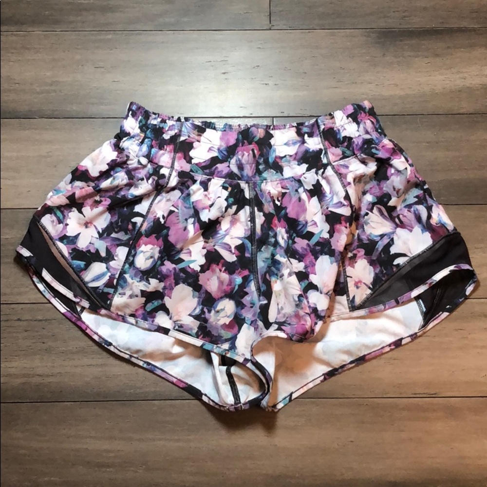 Lululemon Hotty hot short 2 2.5” - Picture 1 of 12
